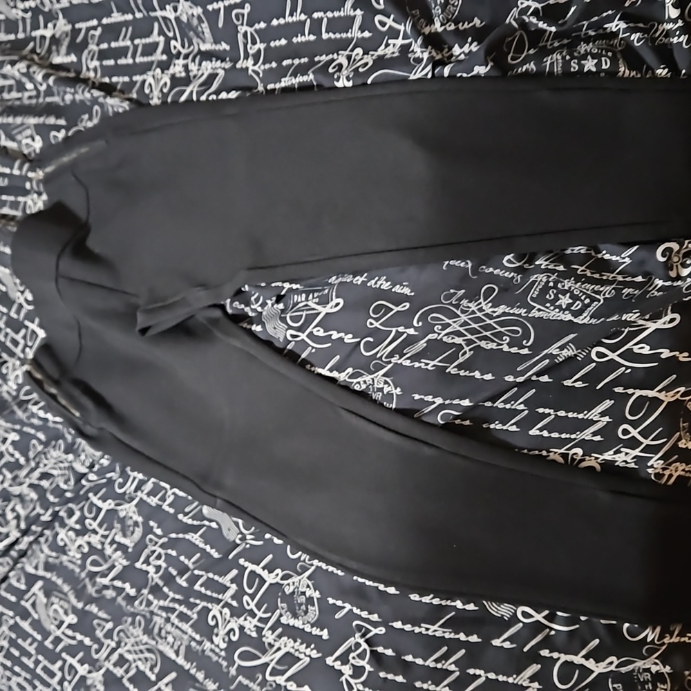 A pair of black leggings.